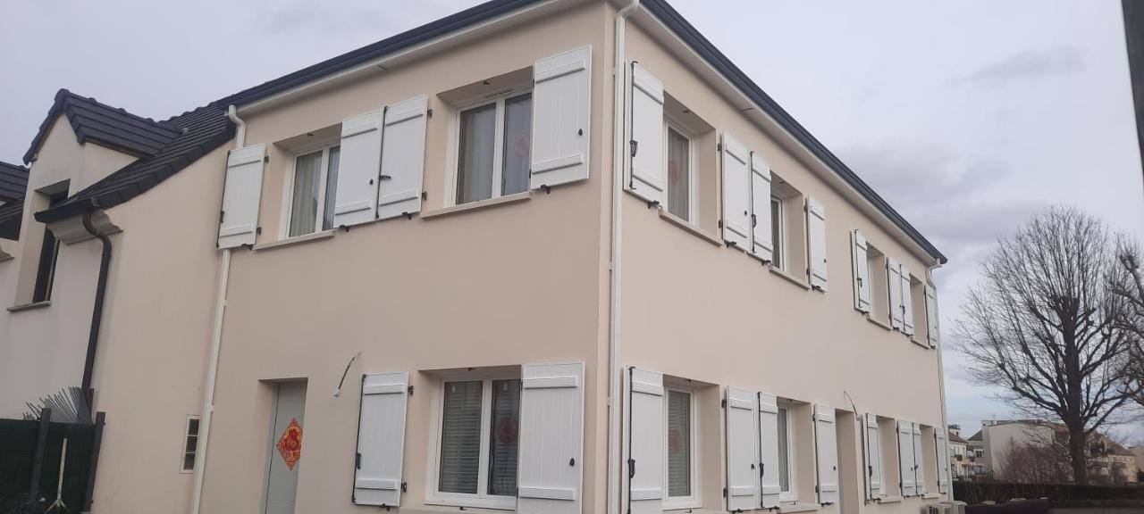 Studio Parking Gratuit Sur Place Claye Souilly Exterior photo